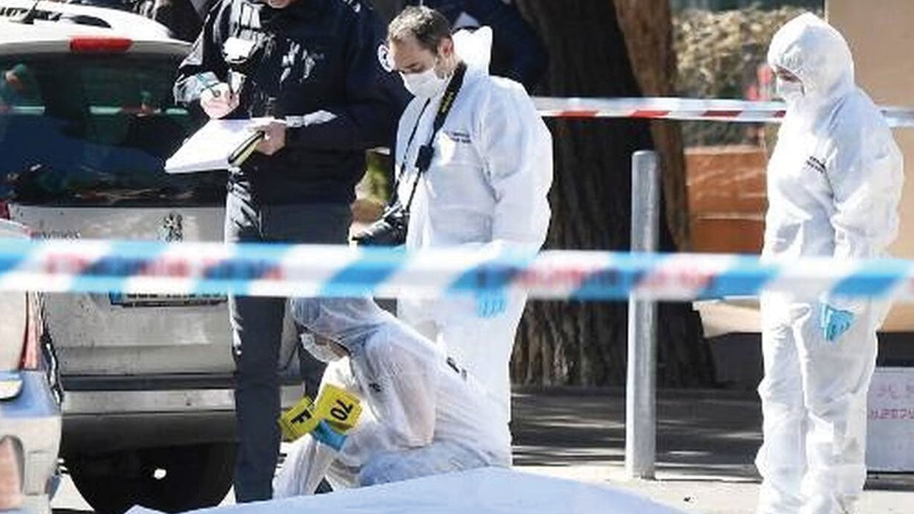 Fransa'nın Marsilya şehrindeki DZ Mafia ve Yoda gibi çeteler dehşet saçıyor! 50 kez bıçaklayıp diri diri yaktılar Fransa'nın Marsilya şehrindeki DZ Mafia ve Yoda gibi çeteler dehşet saçıyor! 50 kez bıçaklayıp diri diri yaktılar - 1. Resim