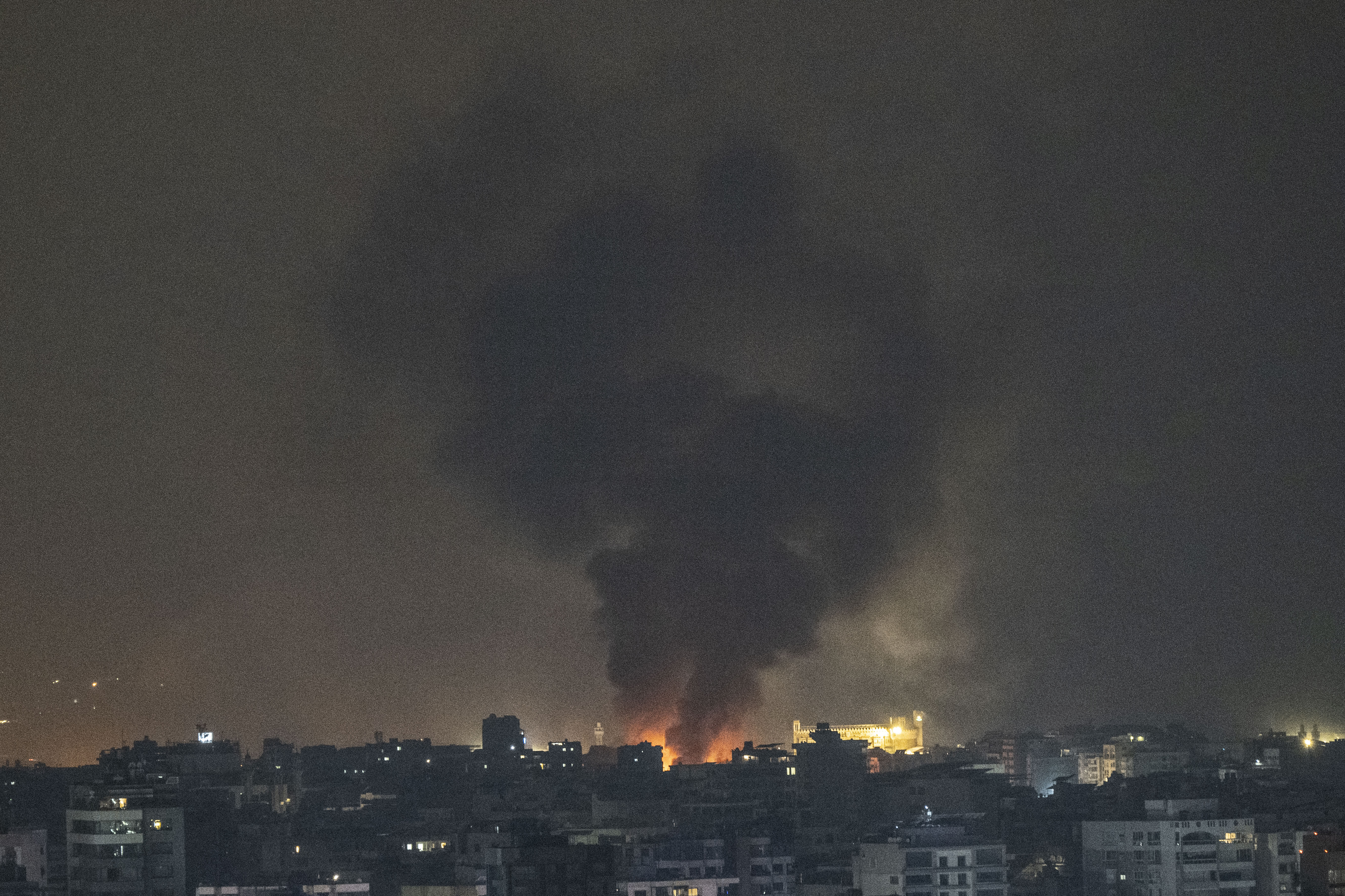 İsrail'den güney Beyrut'a bombardıman! Tahliye emri geldi... İsrail'den güney Beyrut'a bombardıman! Tahliye emri geldi... - 3. Resim