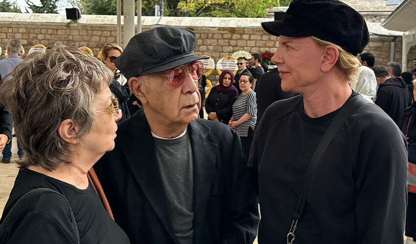 Mazhar Alanson’dan kızı Eda Alanson’a acı veda! Cenazede güçlükle ayakta durdu Mazhar Alanson’dan kızı Eda Alanson’a acı veda! Cenazede güçlükle ayakta durdu - 10. Resim