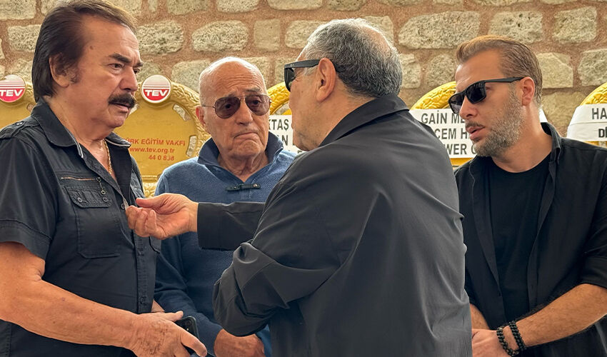 Mazhar Alanson’dan kızı Eda Alanson’a acı veda! Cenazede güçlükle ayakta durdu Mazhar Alanson’dan kızı Eda Alanson’a acı veda! Cenazede güçlükle ayakta durdu - 13. Resim