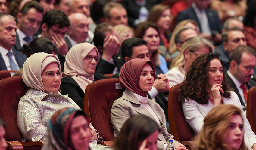 Normal doğum adımlarına destek veren Azra Akın’dan eleştirilere cevap - 4. Resim