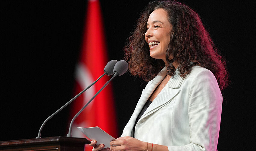 Normal doğum adımlarına destek veren Azra Akın’dan eleştirilere cevap - 2. Resim