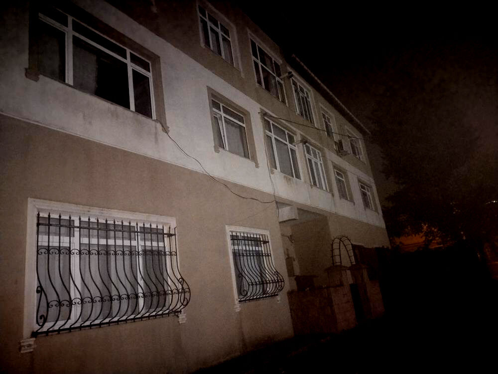 Üsküdar'da sıcak saatler! Yol çöktü, bir bina tahliye edildi - 1. Resim