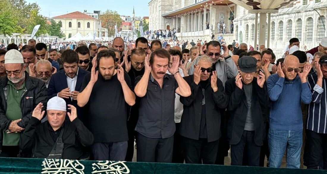 50 yaşında vefat eden Melek Eda Alanson'un hastalığının kanser olduğu belirtildi 50 yaşında vefat eden Melek Eda Alanson'un hastalığının kanser olduğu belirtildi - 2. Resim