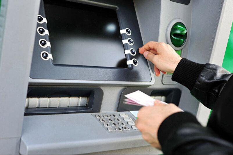 ATM'lerden para çekerken kimsenin ruhu duymuyor! Gizli gerçek ortaya çıktı - 1. Resim