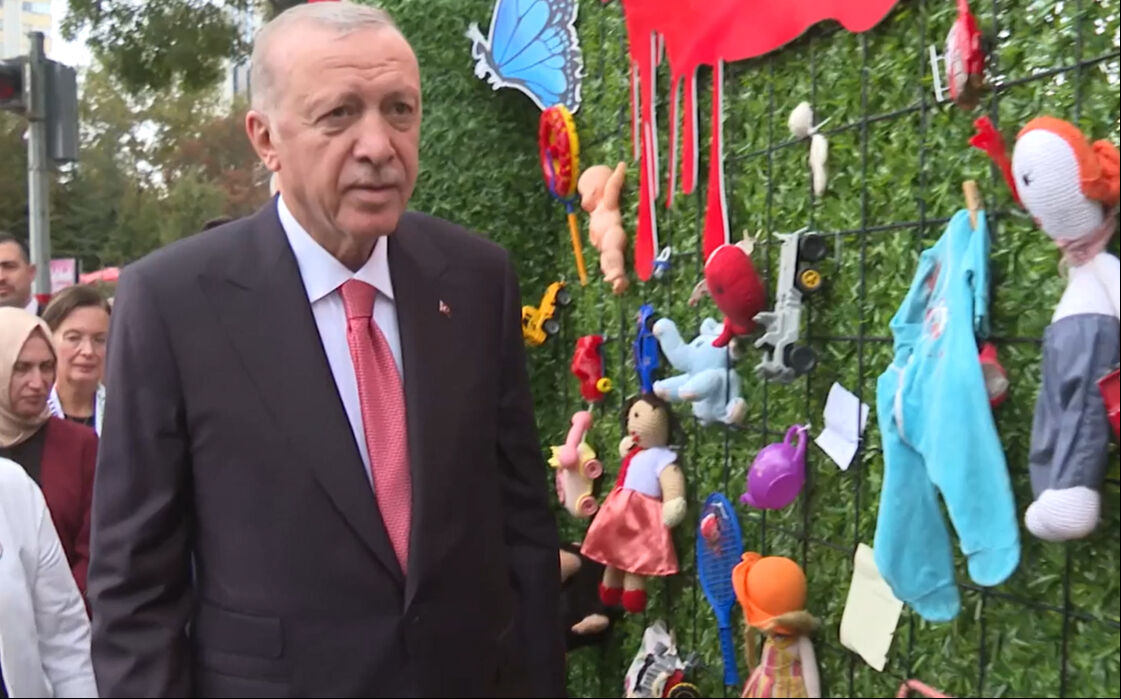 Cumhurbaşkanı Erdoğan "Soykırımın Gölgesinde Bir Yıl" panosunu ziyaret etti - 2. Resim