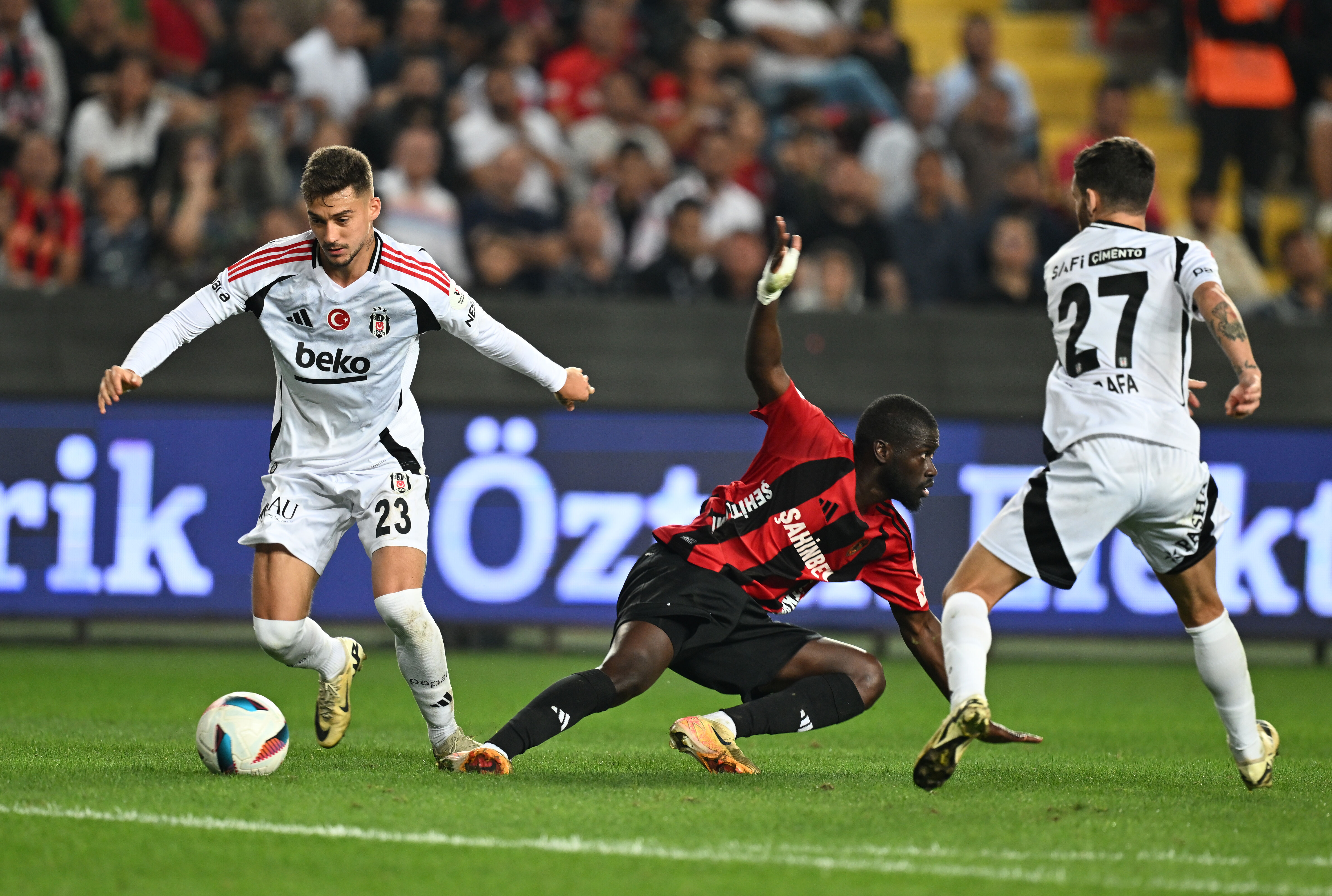 Gaziantep beraberliği sonrası Giovanni Van Bronckhorst'a sert eleştiri! 