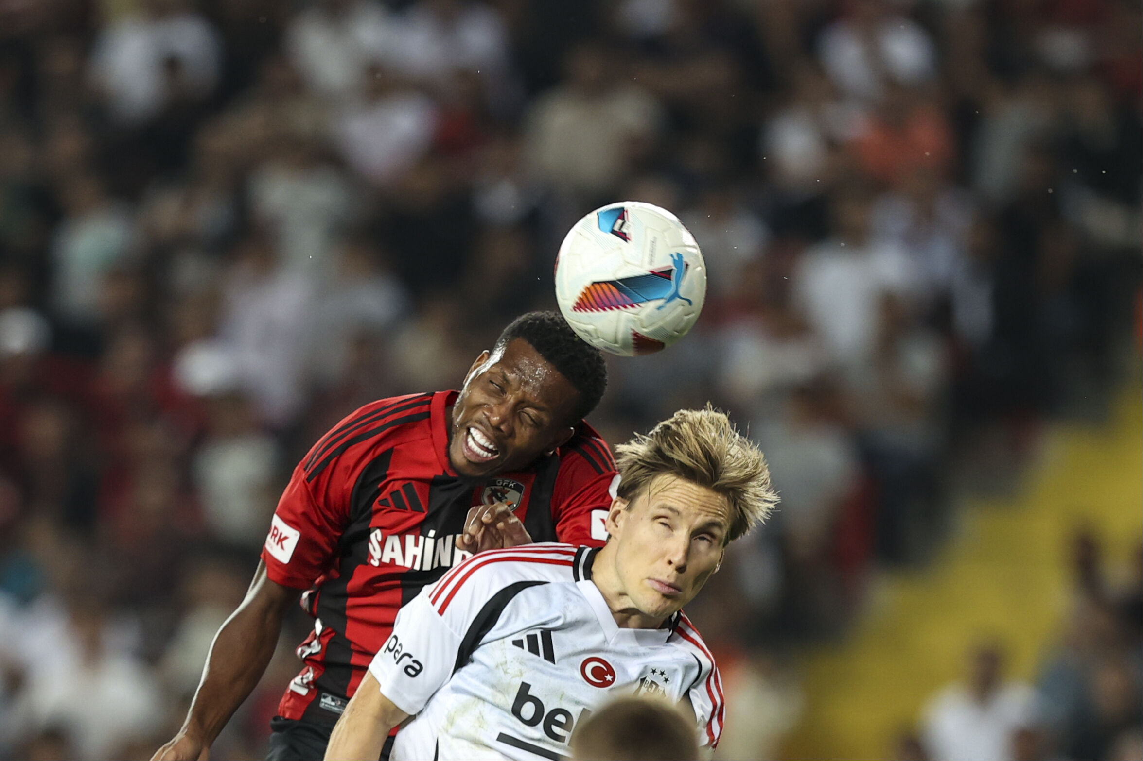 Gaziantep beraberliği sonrası Giovanni Van Bronckhorst'a sert eleştiri! 