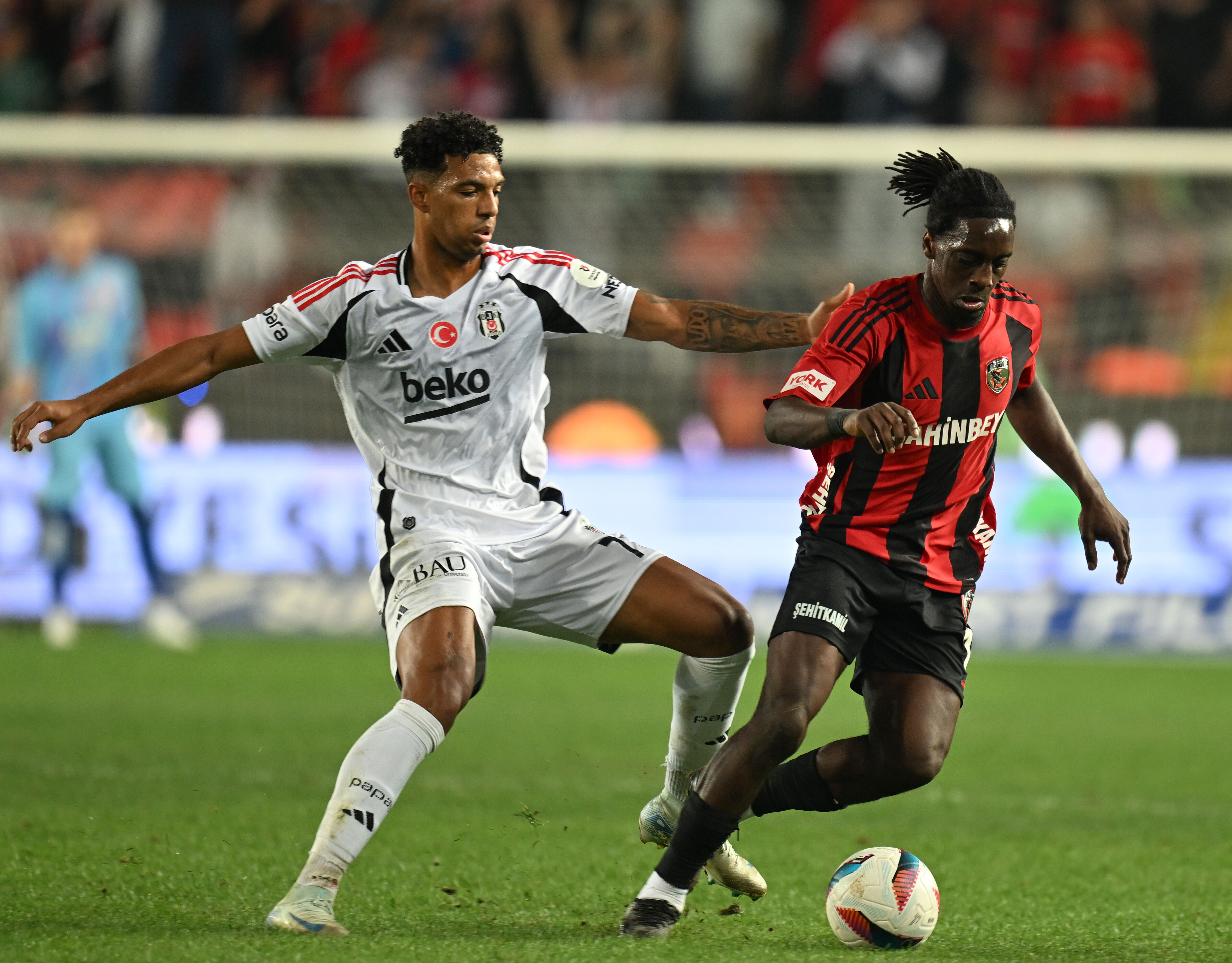 Gaziantep beraberliği sonrası Giovanni Van Bronckhorst'a sert eleştiri! 