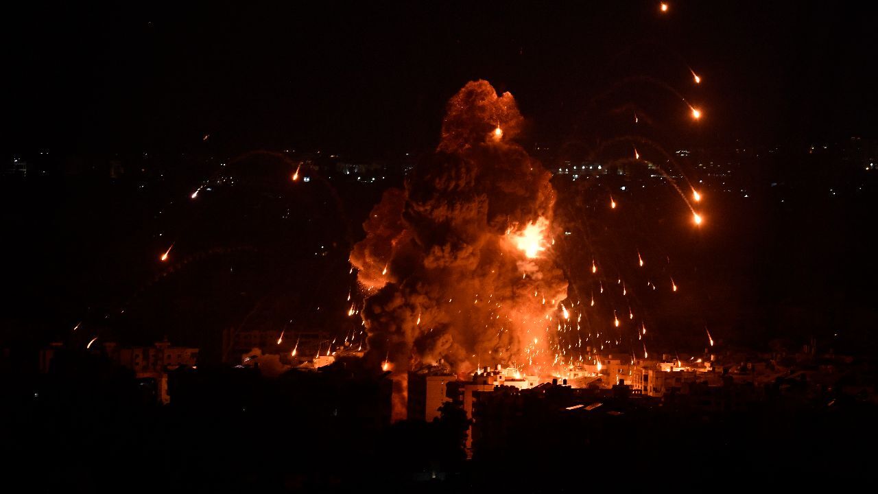 İsrail'den Beyrut'ta yeni bombardıman! 7 Ekim'in yıl dönümünde Lübnan'da  şiddetli patlama | Türkiye Gazetesi