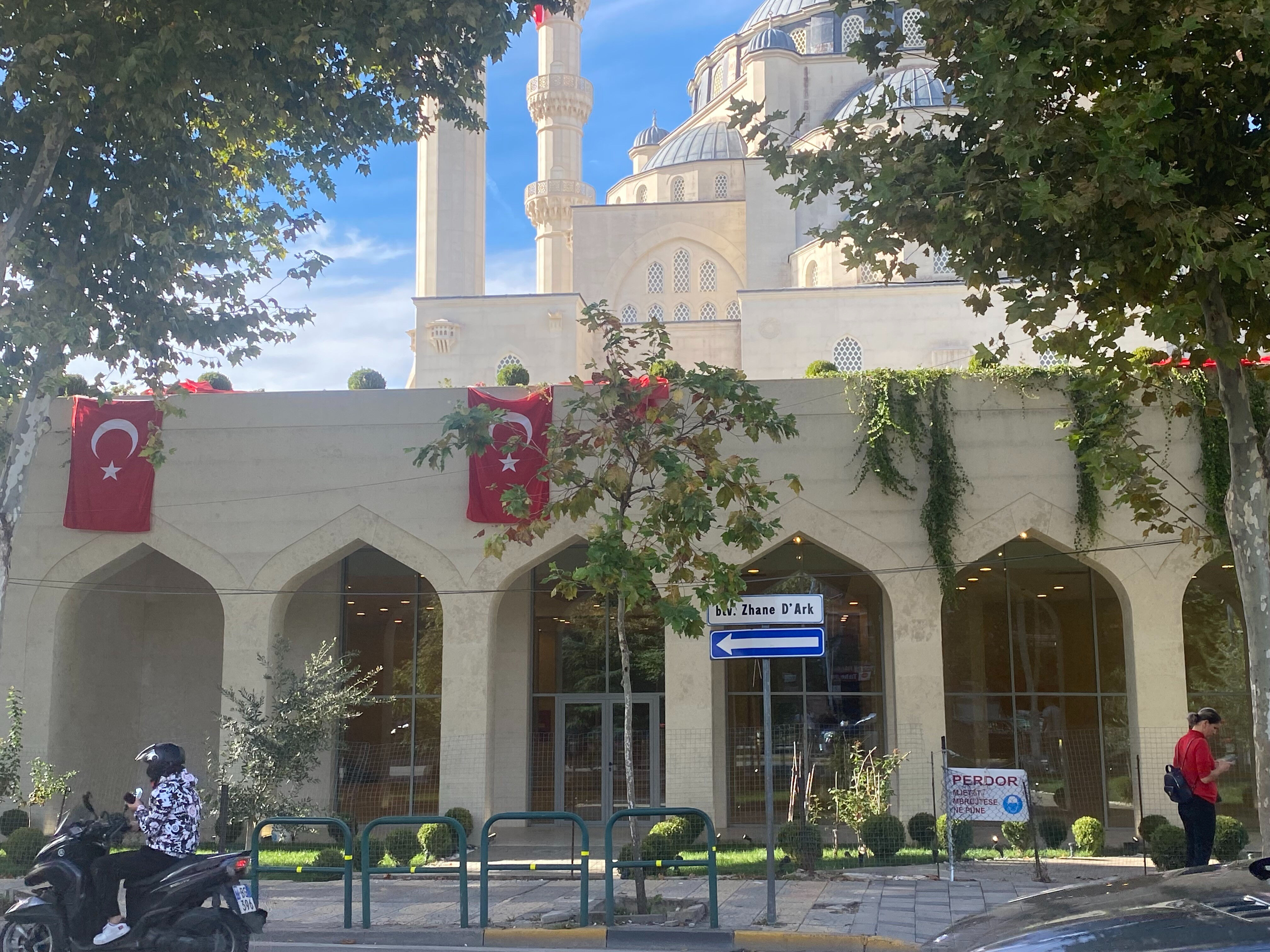 Vatikan benzeri yapıya karşı hamle!! Erdoğan Arnavutluk’taki Namazgah Cami’nin açılışına katılacak Balkanların en büyüğü... Erdoğan Arnavutluk’taki Namazgah Cami’nin açılışına katılacak - 2. Resim