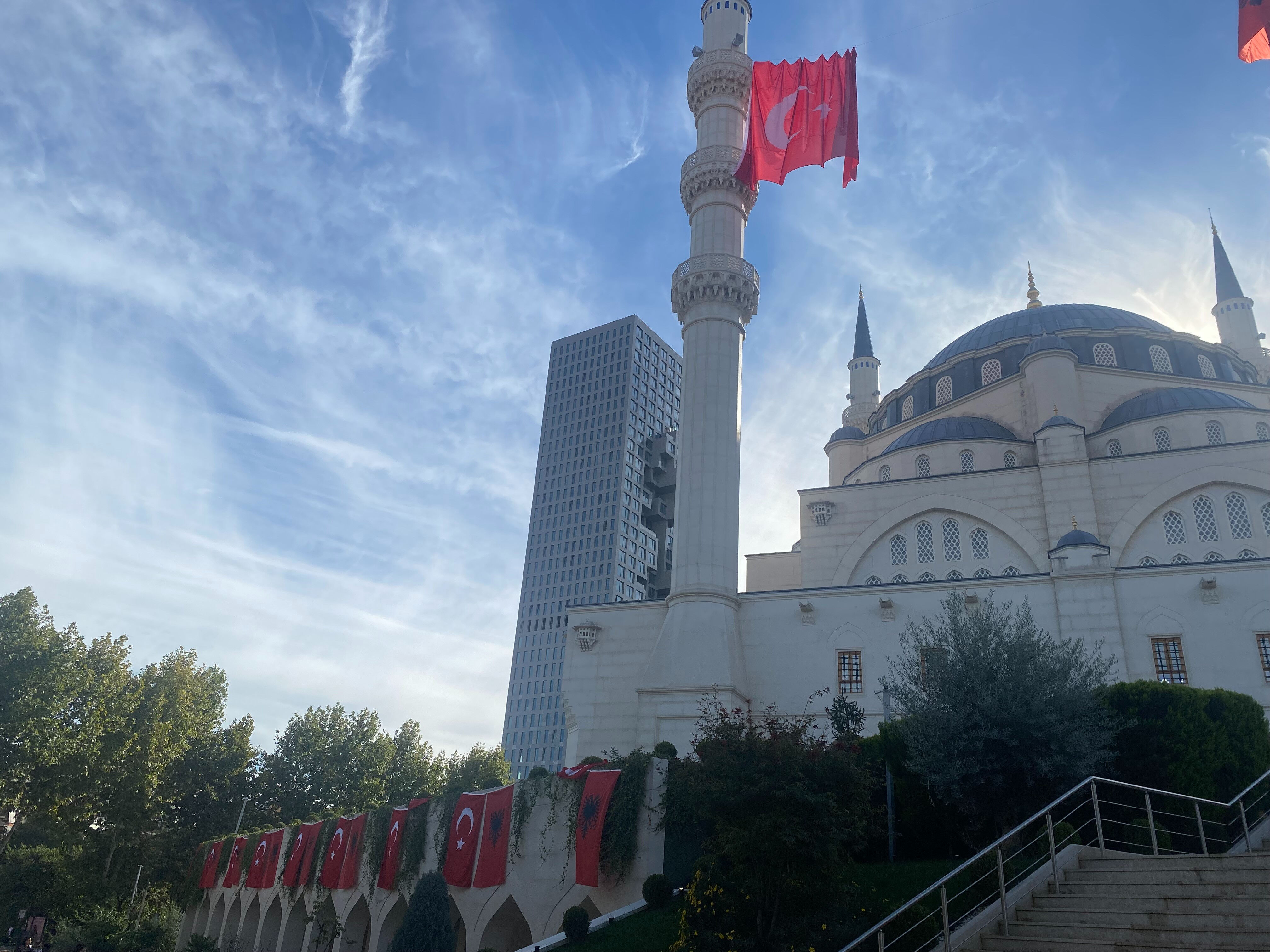 Vatikan benzeri yapıya karşı hamle!! Erdoğan Arnavutluk’taki Namazgah Cami’nin açılışına katılacak Balkanların en büyüğü... Erdoğan Arnavutluk’taki Namazgah Cami’nin açılışına katılacak - 1. Resim