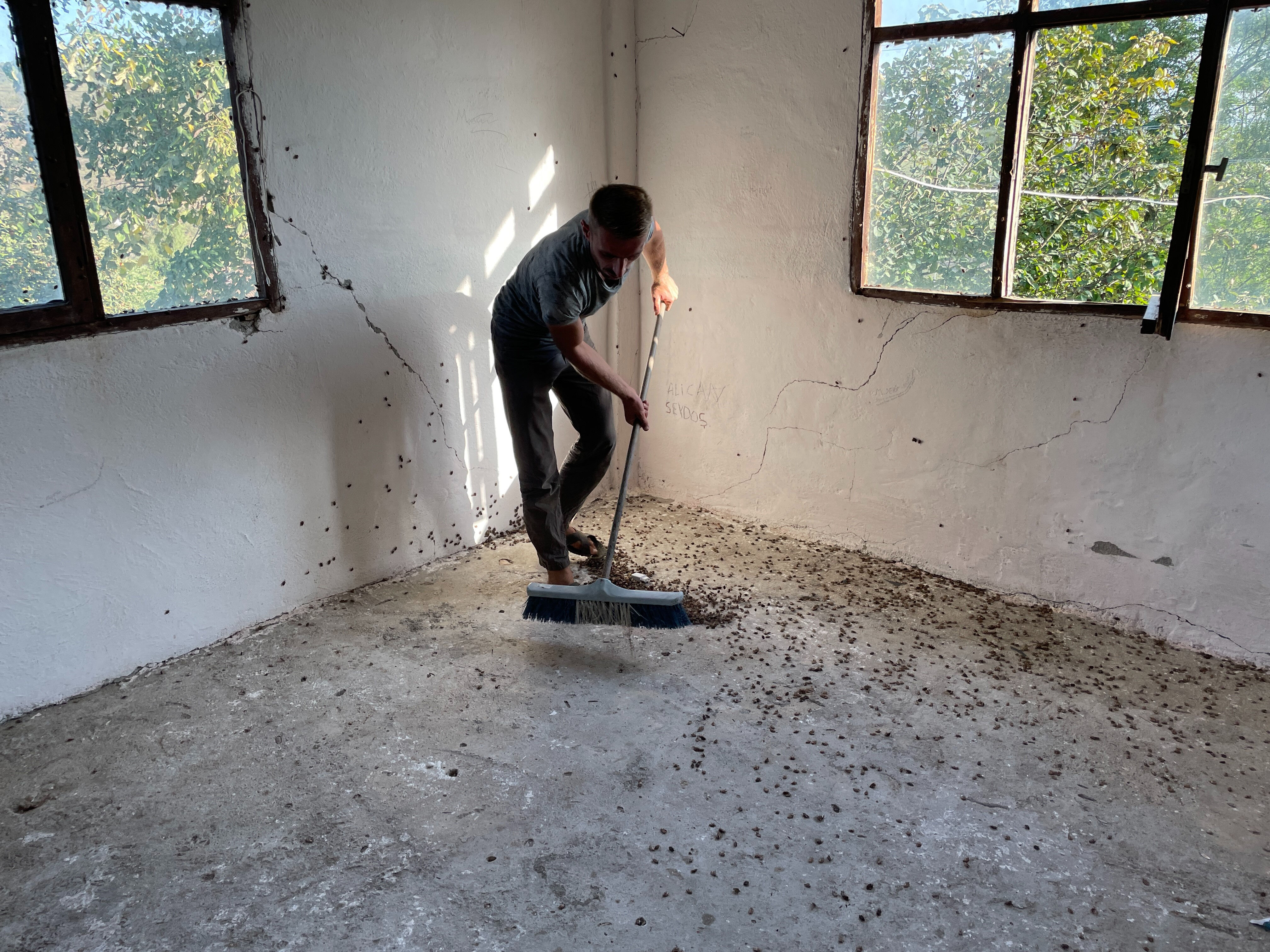 Bu mahallede kimse evde oturamıyor! İstilaya tepkililer: En az 800 bin TL zararım var - 2. Resim