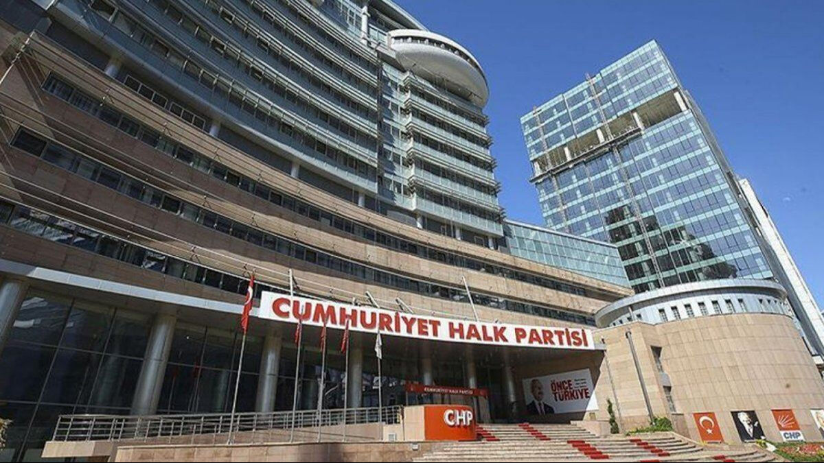CHP'li Yalova Belediyesi'nde memurlardan iş bırakma eylemi:  CHP'li Yalova Belediyesi'nde memurlardan iş bırakma eylemi: