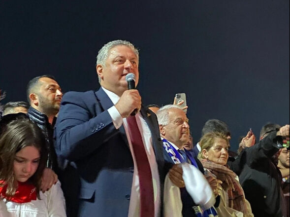 CHP'li Yalova Belediyesi'nde memurlardan iş bırakma eylemi:  CHP'li Yalova Belediyesi'nde memurlardan iş bırakma eylemi: