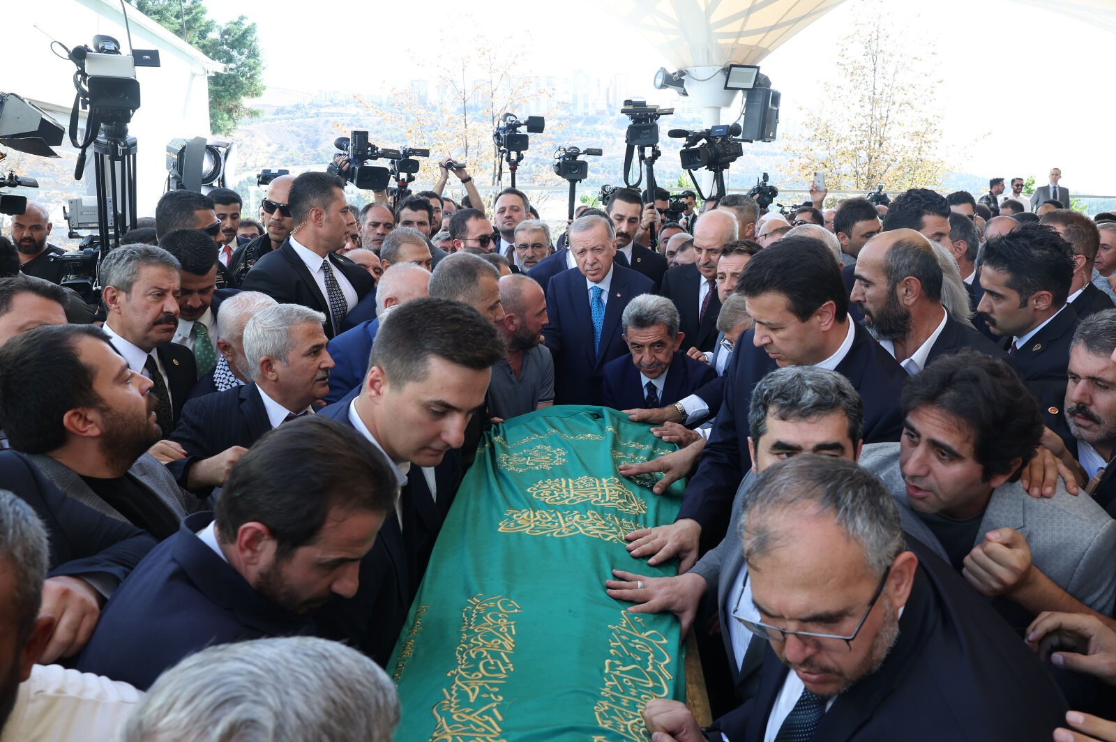 Recai Kutan'a son görev: Cenazeye Cumhurbaşkanı Erdoğan da katıldı - 1. Resim