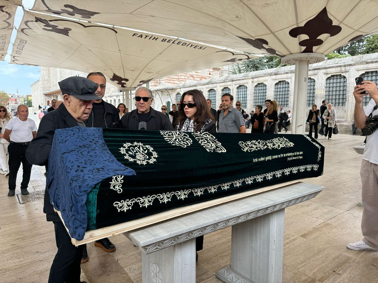 Kızının ölümüyle sarsılmıştı! Mazhar Alanson'un paylaşımı gündem oldu Kızının ölümüyle sarsılmıştı! Mazhar Alanson'un paylaşımı gündem oldu - 2. Resim