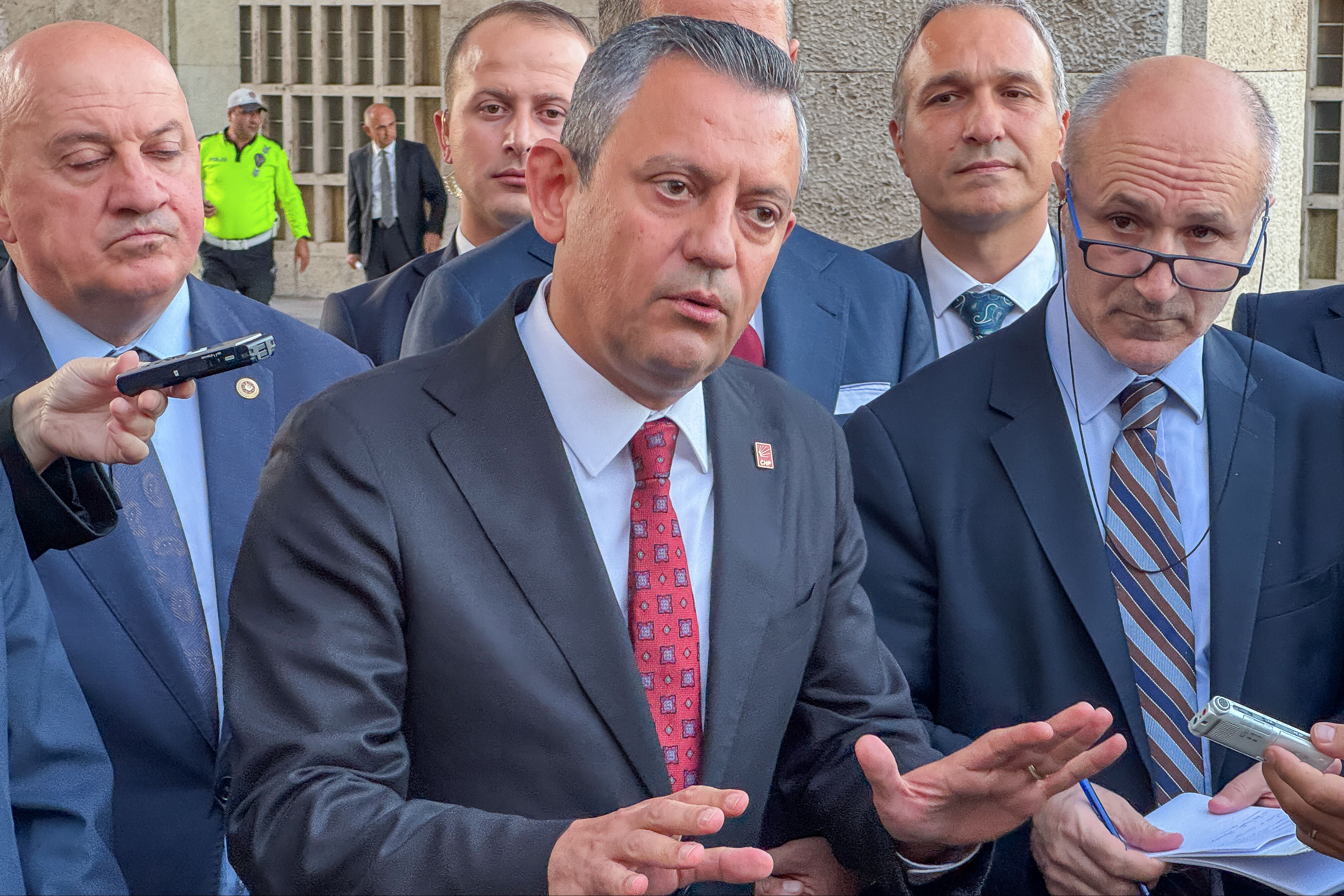 Meclis kapalı oturumunda ne konuşuldu? Özgür Özel'den 