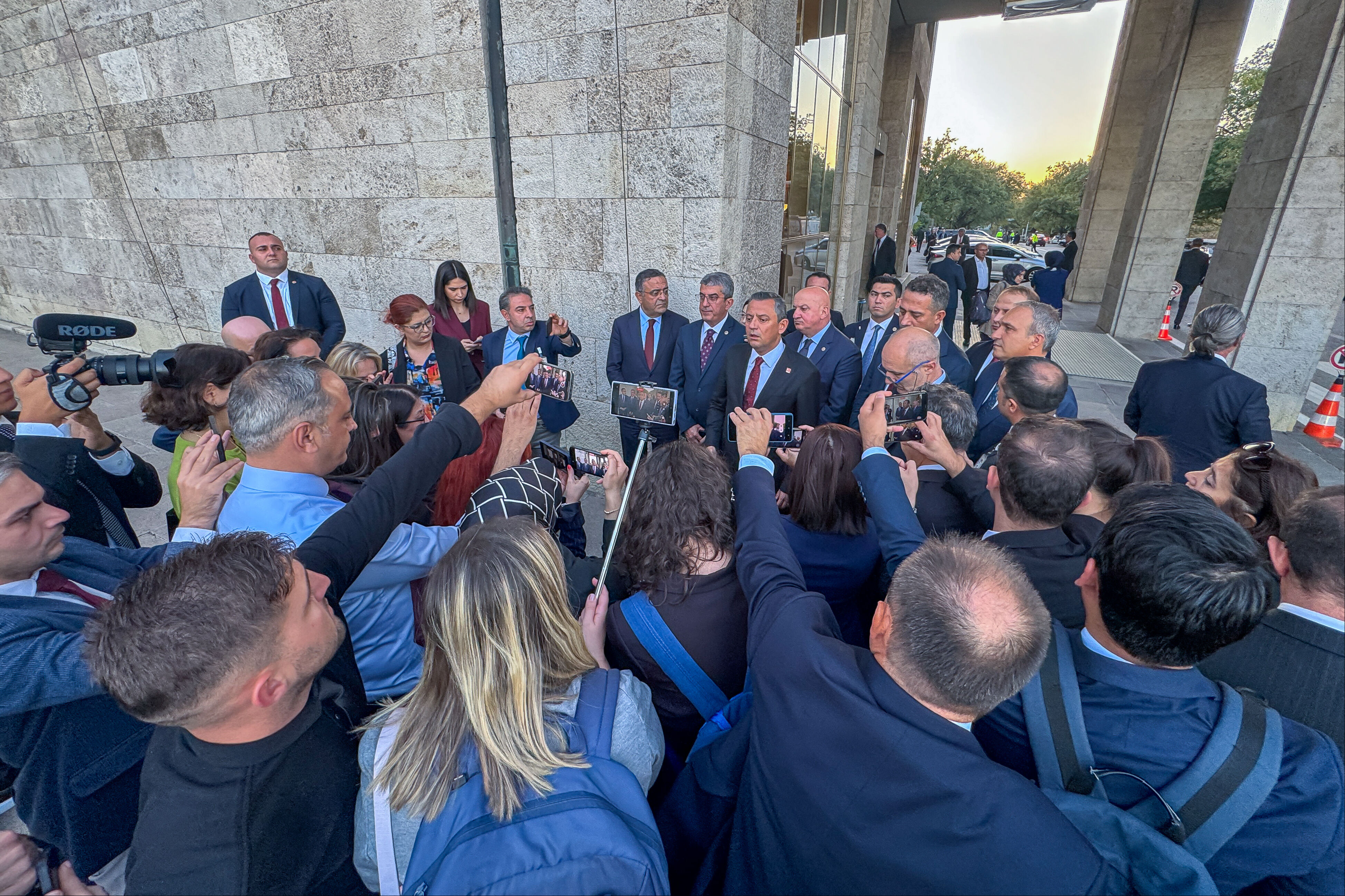 Meclis kapalı oturumunda ne konuşuldu? Özgür Özel'den 