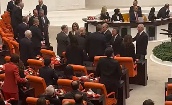 MHP lideri Bahçeli'den DEM parti açıklaması: Durduk yere el uzatmayız - 1. Resim