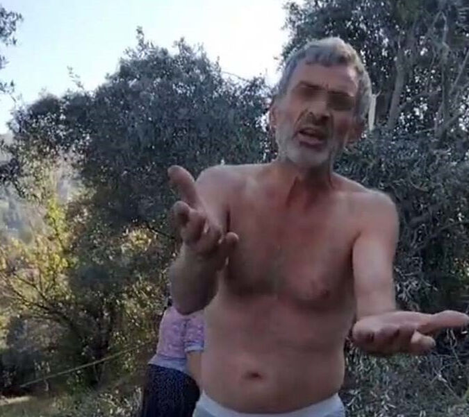 Neye uğradıklarını şaşırdılar! Bir anda soyunup kadınlara saldırdı Neye uğradıklarını şaşırdılar! Bir anda soyunup kadınlara saldırdı - 1. Resim