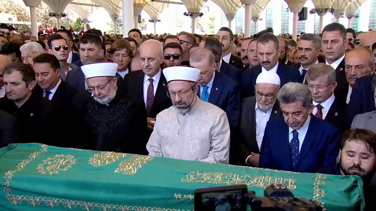 Recai Kutan'a son görev: Cenazeye Cumhurbaşkanı Erdoğan da katıldı - 2. Resim