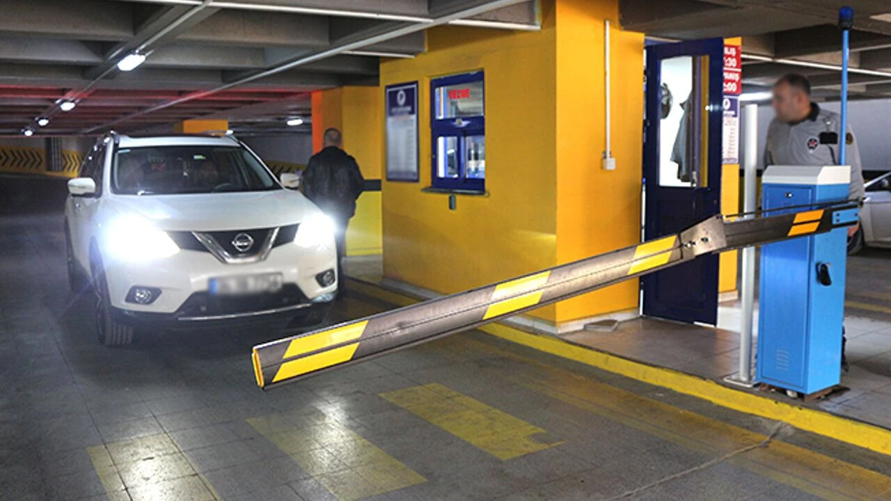 Saati 200 TL! İstanbul'da özel otopark ücretleri cep yakıyor, işte güncel tarife Saati 200 TL! İstanbul'da özel otopark ücretleri cep yakıyor, işte güncel tarife - 1. Resim