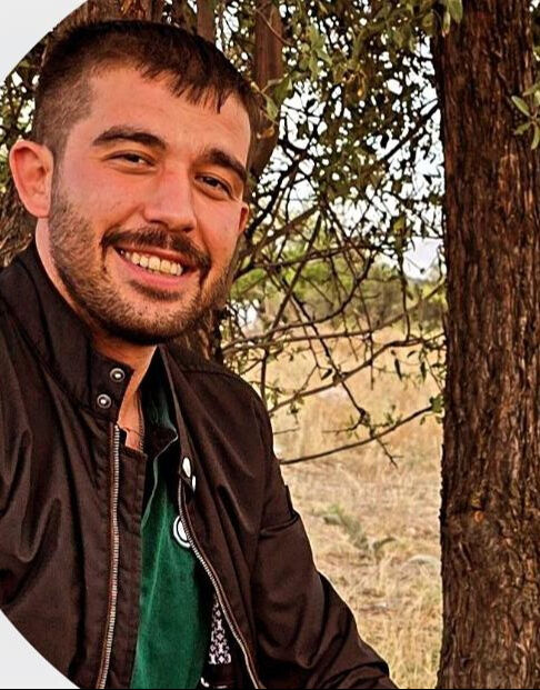 Yakınlarını görüntülü arayarak intihar etti! Telefonu sabitleyerek kendini ağaca astı Yakınlarını görüntülü arayarak intihar etti! Telefonu sabitleyerek kendini ağaca astı - 1. Resim