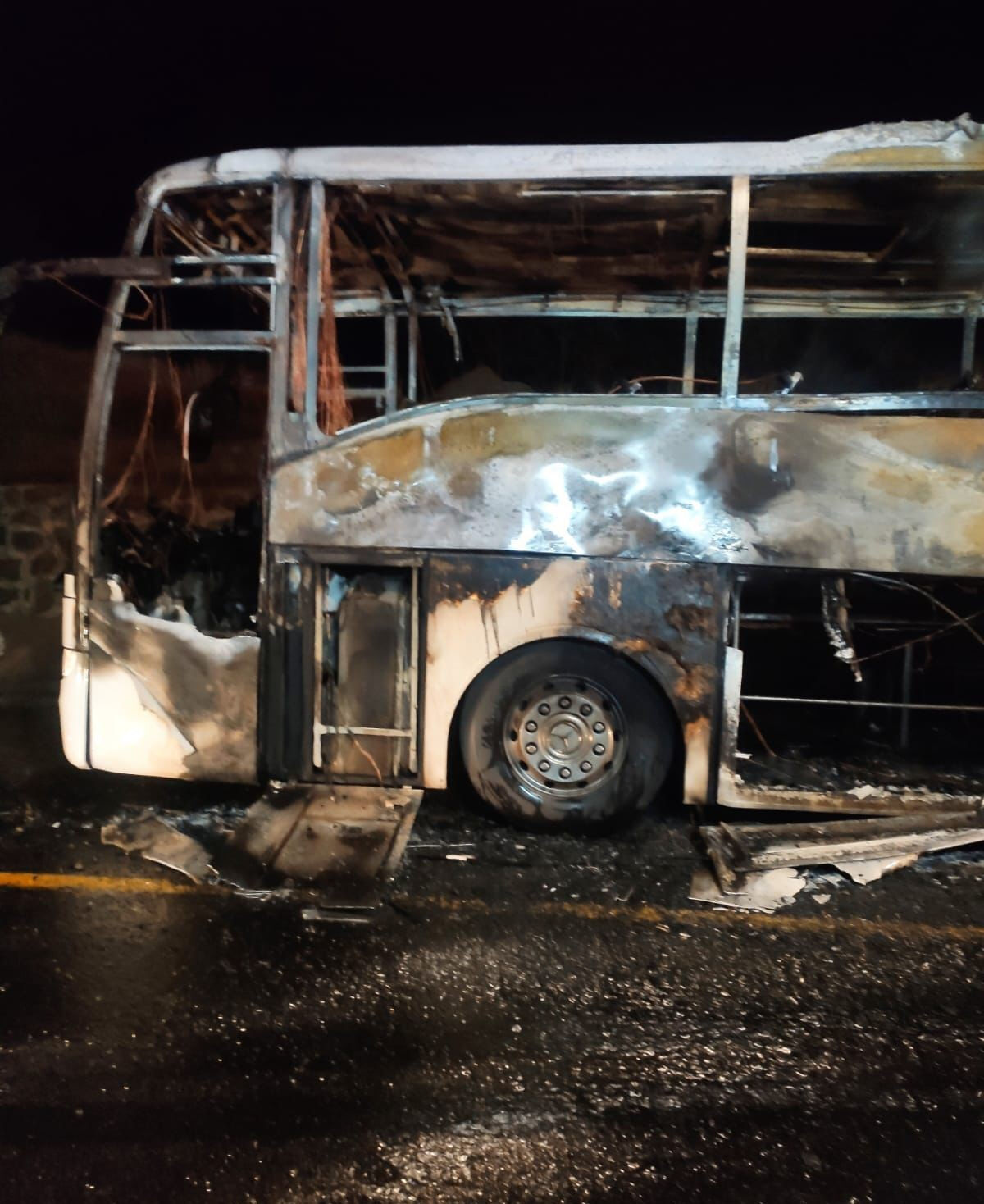 Bingöl'de faciadan dönüldü! Yolcu otobüsü alev topuna döndü - 2. Resim