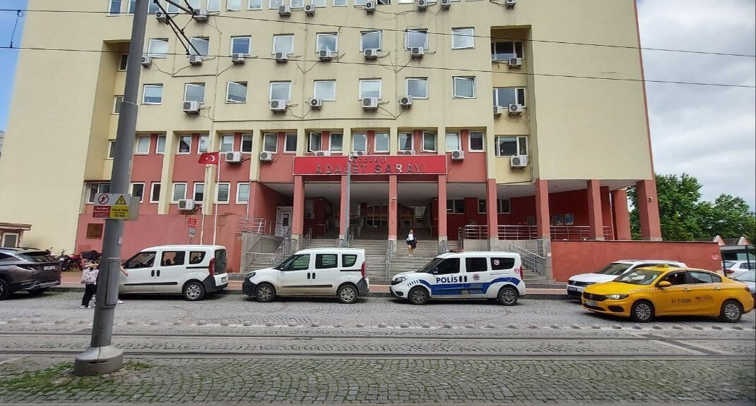 Eşiyle arkadaşını yatak odasında yakaladı! Sonrası korkunç - 2. Resim