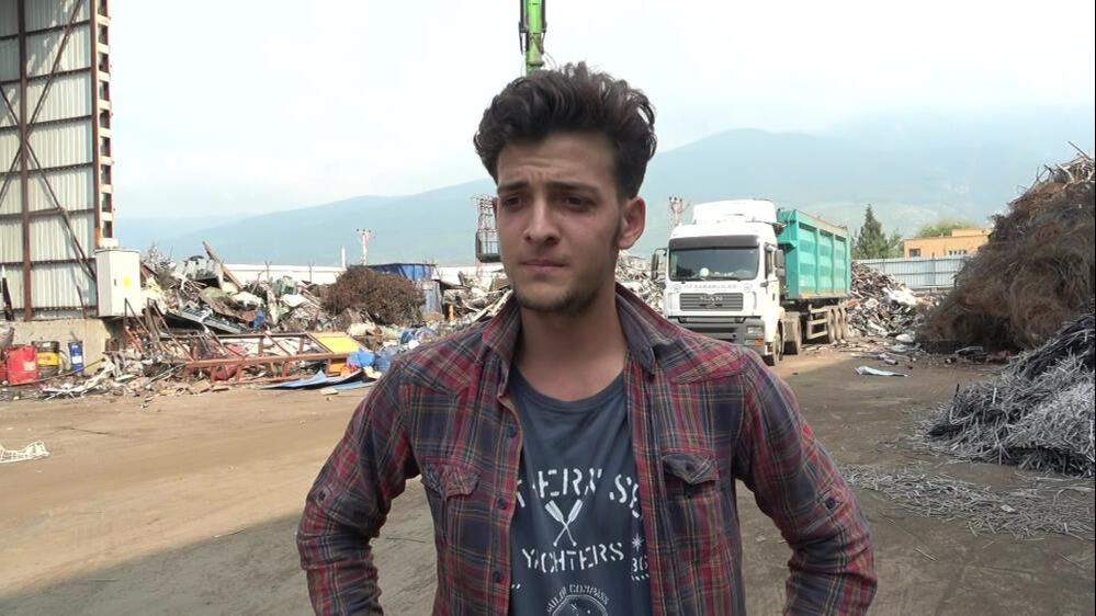 Hatay'daki hurda yığınında gördüğü Türk bayrağını çıkaran Emir Kurt gönülleri fethetti - 3. Resim