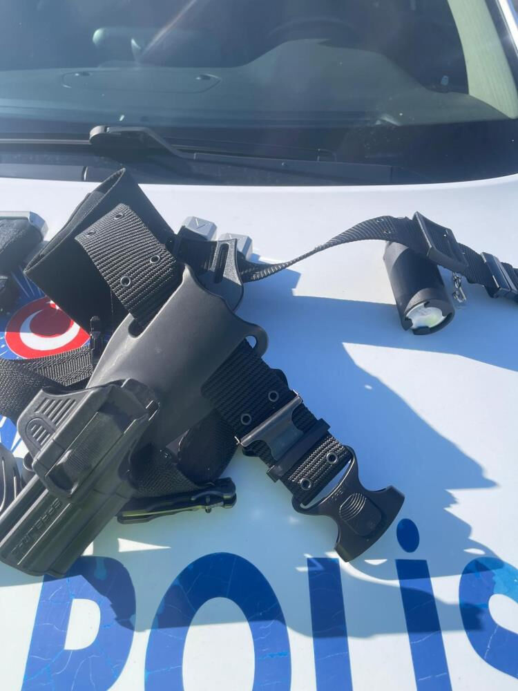 İstanbul'da sahte polis ve MİT kimliği ile yakalandı! Arabasından çıkanlar şok etti - 2. Resim