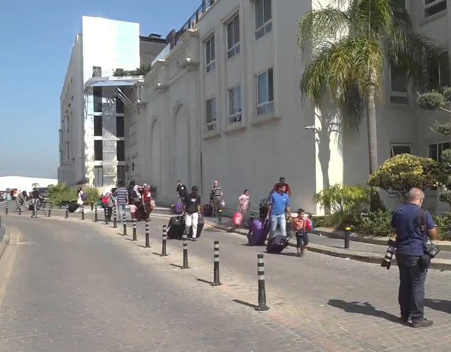 Lübnan'daki Türk vatandaşları Beyrut'tan tahliye ediliyor! TCG Bayraktar ve TCG Sancaktar gemileri bekleniyor - 2. Resim