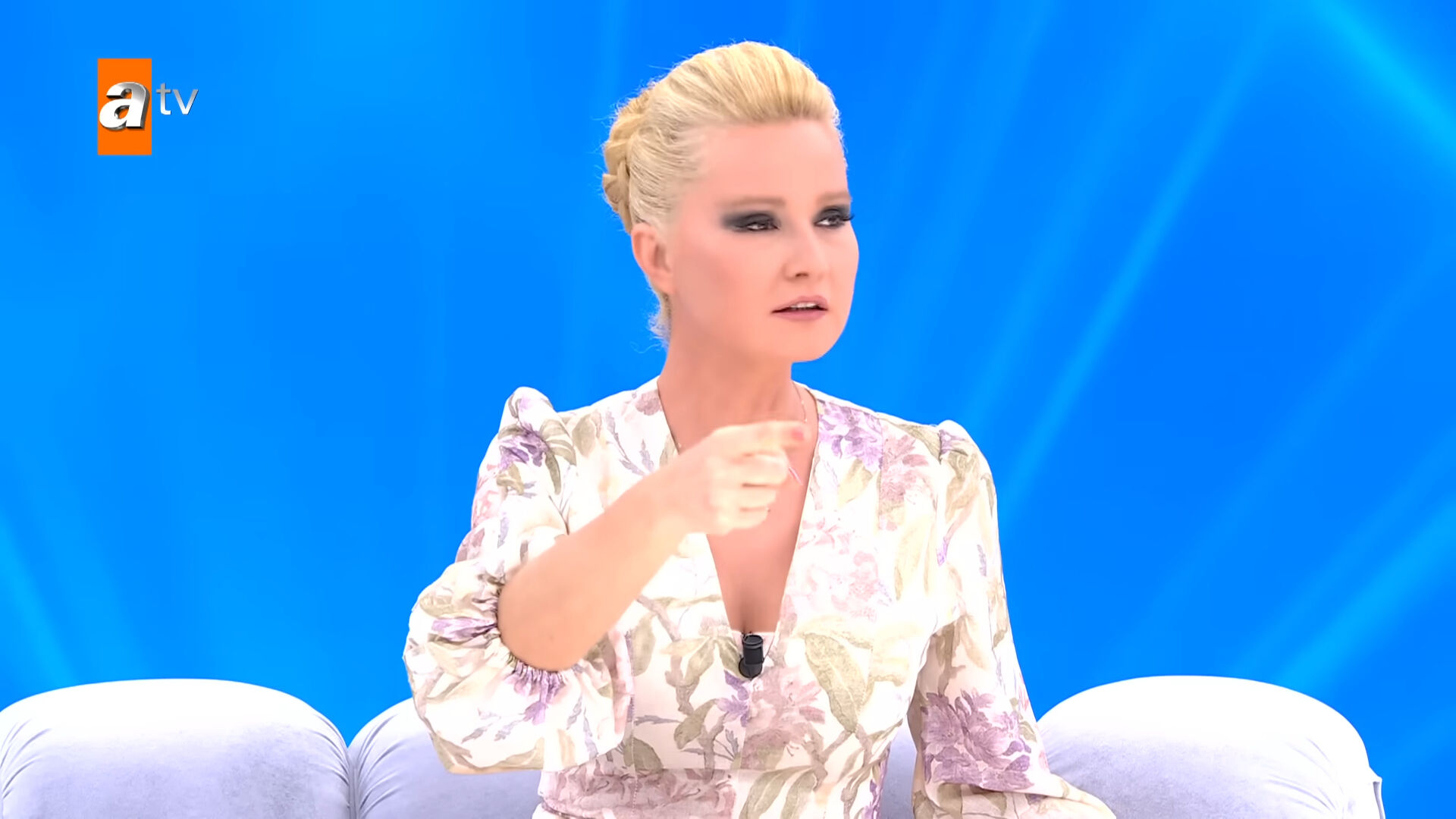 Müge Anlı'nın konuğu “Kocam Kenan İmirzalıoğlu’na benziyor” dedi! Sosyal medyadaki espriler kırdı geçirdi - 4. Resim