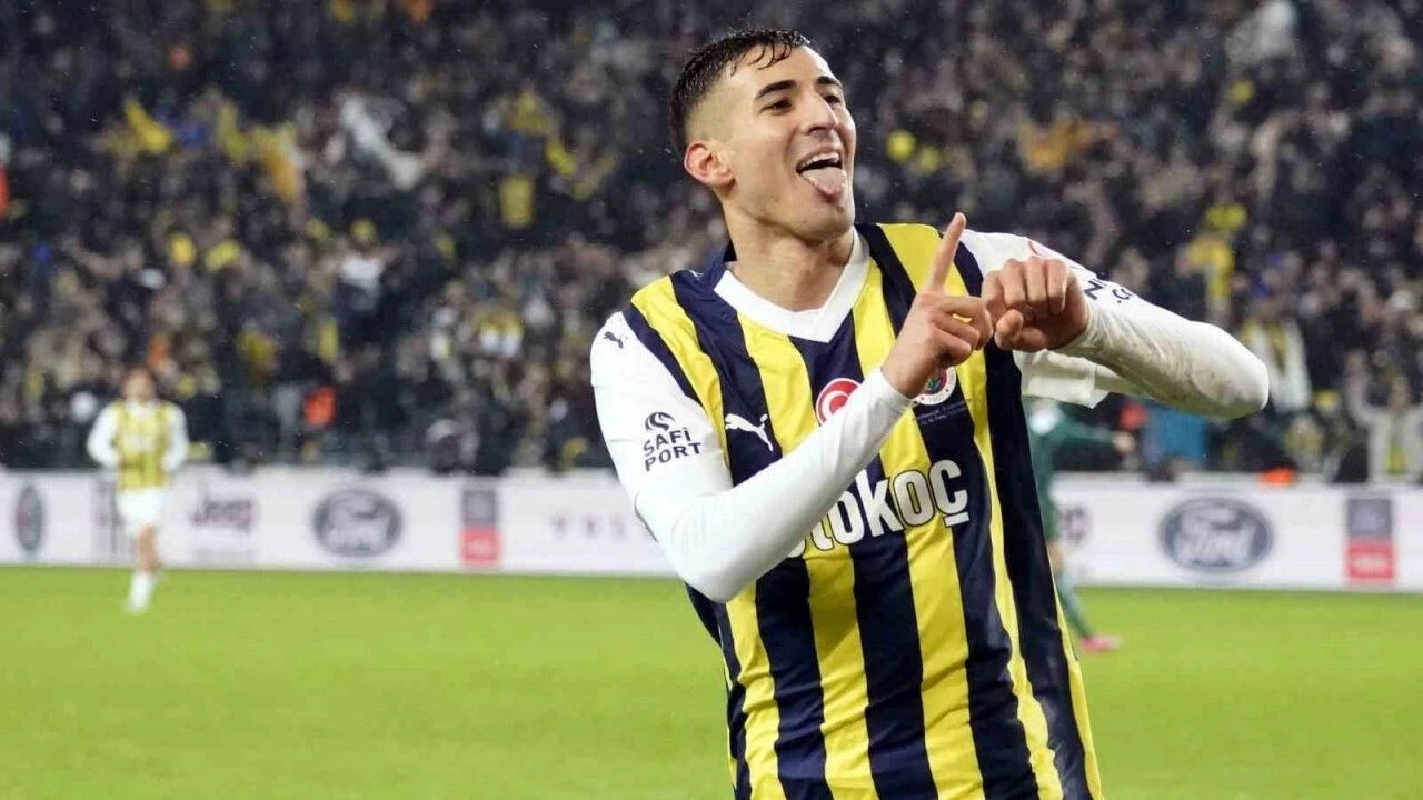 O ismin üstü çizildi! Fenerbahçe'den sağ bek hamlesi O ismin üstü çizildi! Fenerbahçe'den sağ bek hamlesi - 2. Resim