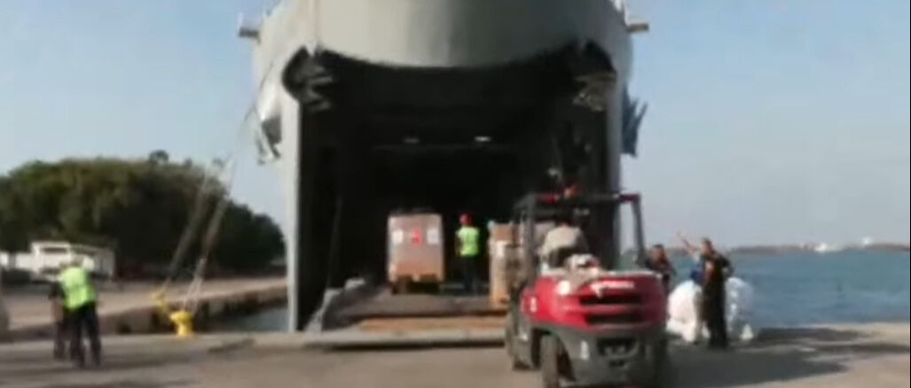 Türk Deniz Kuvvetleri Beyrut Limanı’nda! Lübnan'dan tahliye başladı - 4. Resim