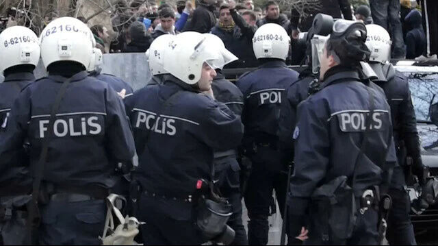 Van ve Mardin'de yasaklama kararı! Faaliyetler 5 gün süreyle ertelendi Van ve Mardin'de gündem yasaklar! Birçok faaliyet 5 gün boyunca yapılamayacak - 1. Resim