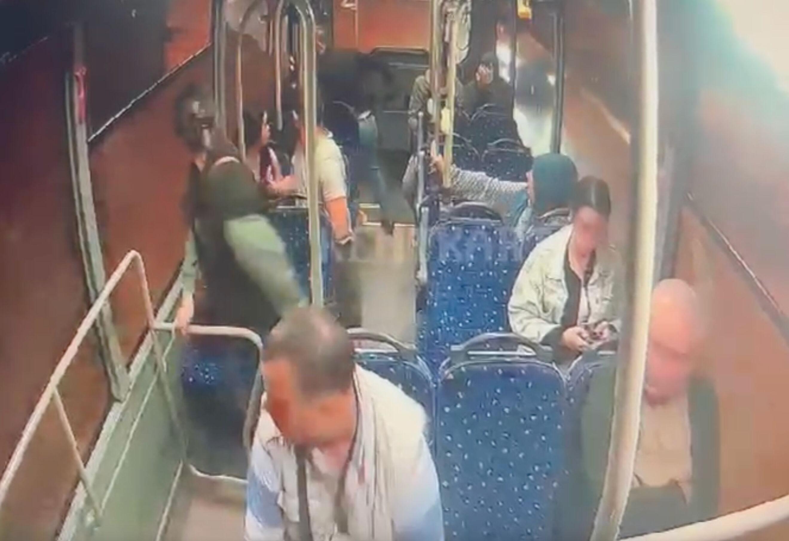 Yolcuların gözü önünde dehşet! Kocaeli'deki cinayet kamerada Yolcuların gözü önünde dehşet! Kocaeli'deki cinayet kamerada - 3. Resim