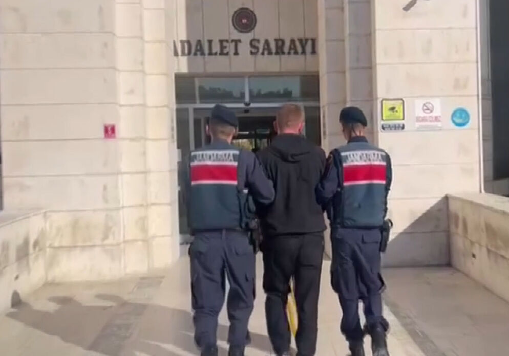 12 yıl kesinleşmiş hapis cezası vardı! Kordon sefası yaparken yakalandı 12 yıl kesinleşmiş hapis cezası vardı! Kordon sefası yaparken yakalandı - 2. Resim