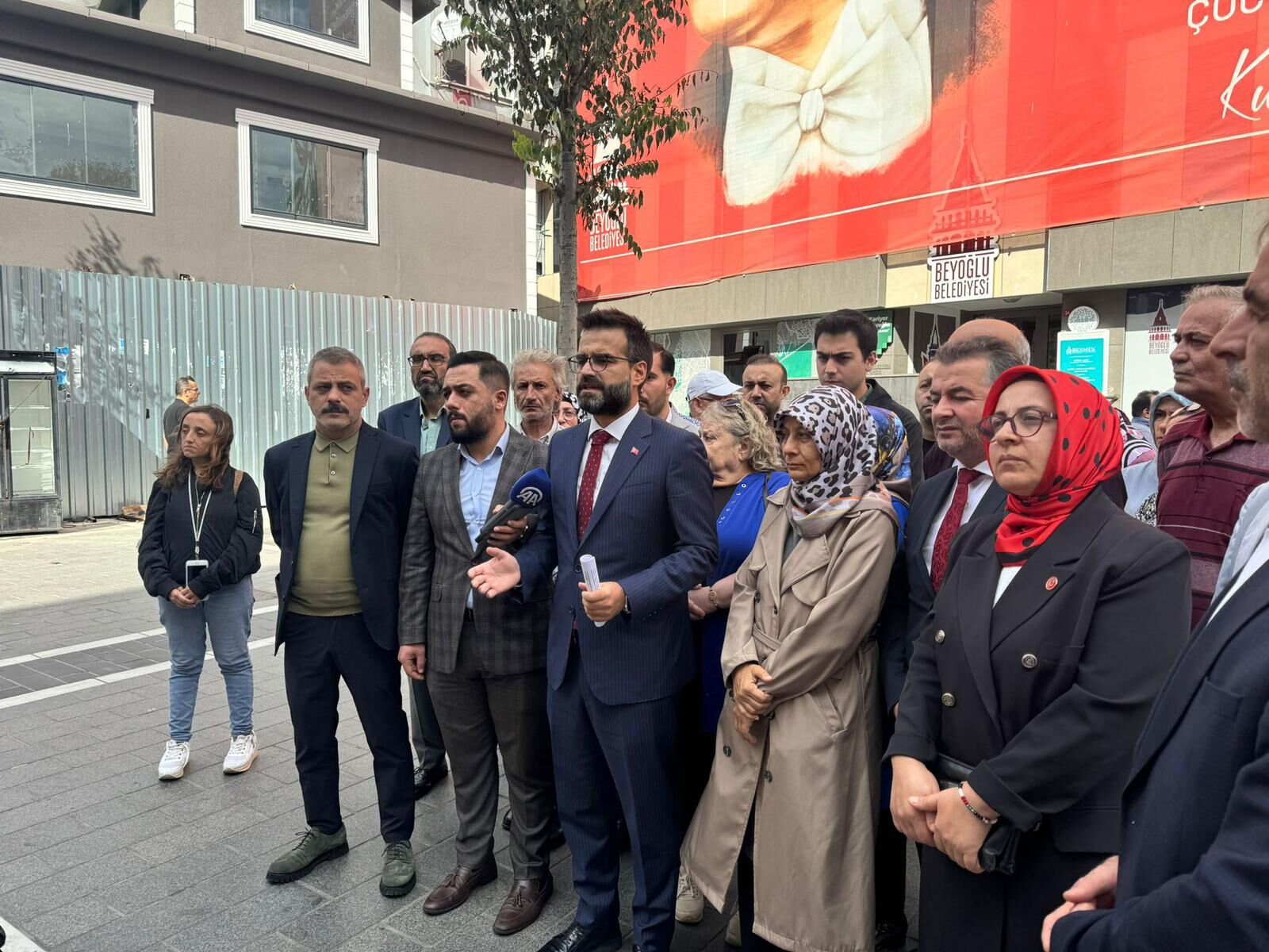 Beyoğlu Belediyesi'nde atama skandalı büyüyor! Bir tepki de AK Parti'den Beyoğlu Belediyesi'nde atama skandalı büyüyor! Bir tepki de AK Parti'den - 1. Resim