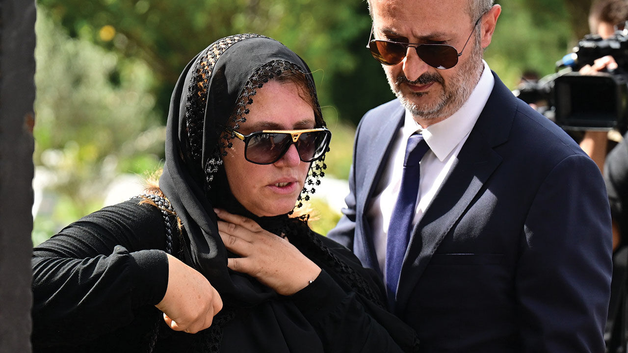 Cem Garipoğlu'nun cenazesi yeniden Karacaahmet Mezarlığı'na defnedildi! Mezar başında dikkat çeken isim - 5. Resim