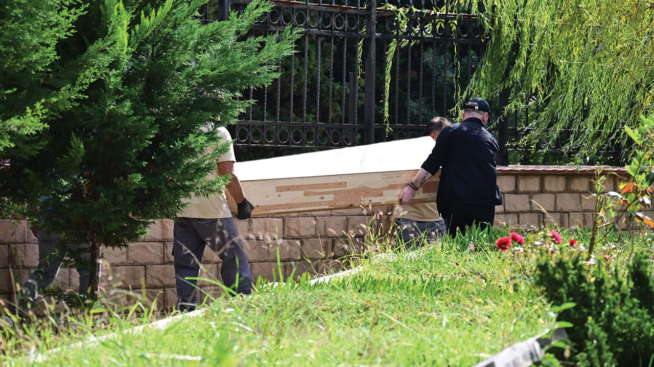 Cem Garipoğlu'nun cenazesi yeniden Karacaahmet Mezarlığı'na defnedildi! Mezar başında dikkat çeken isim - 4. Resim