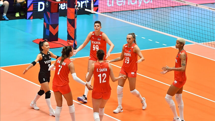 Filenin Sultanları Türkiye Kadın Millî Voleybol Takımı Olimpiyat elemeleri B grubunu lider ve namağlup tamamladı Filenin Sultanları Türkiye Kadın Millî Voleybol Takımı Olimpiyat elemeleri B grubunu lider ve namağlup tamamladı - 2. Resim