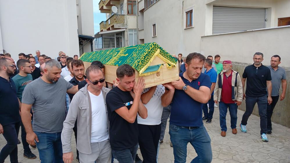 Oba Makarna fabrikasındaki patlamada yaralanan işçi Güven Albayrak öldü! Son yolculuğuna arkadaşlarının omzunda uğurlandı - 4. Resim