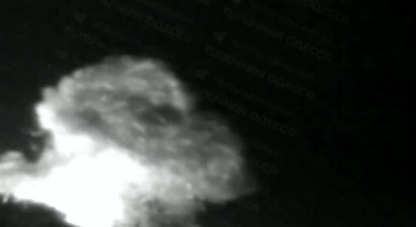 Rusya, Ukrayna'ya silah taşıyan gemiyi Odessa'daki limanda vurdu - 1. Resim