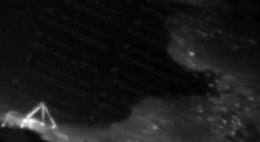 Rusya, Ukrayna'ya silah taşıyan gemiyi Odessa'daki limanda vurdu - 2. Resim