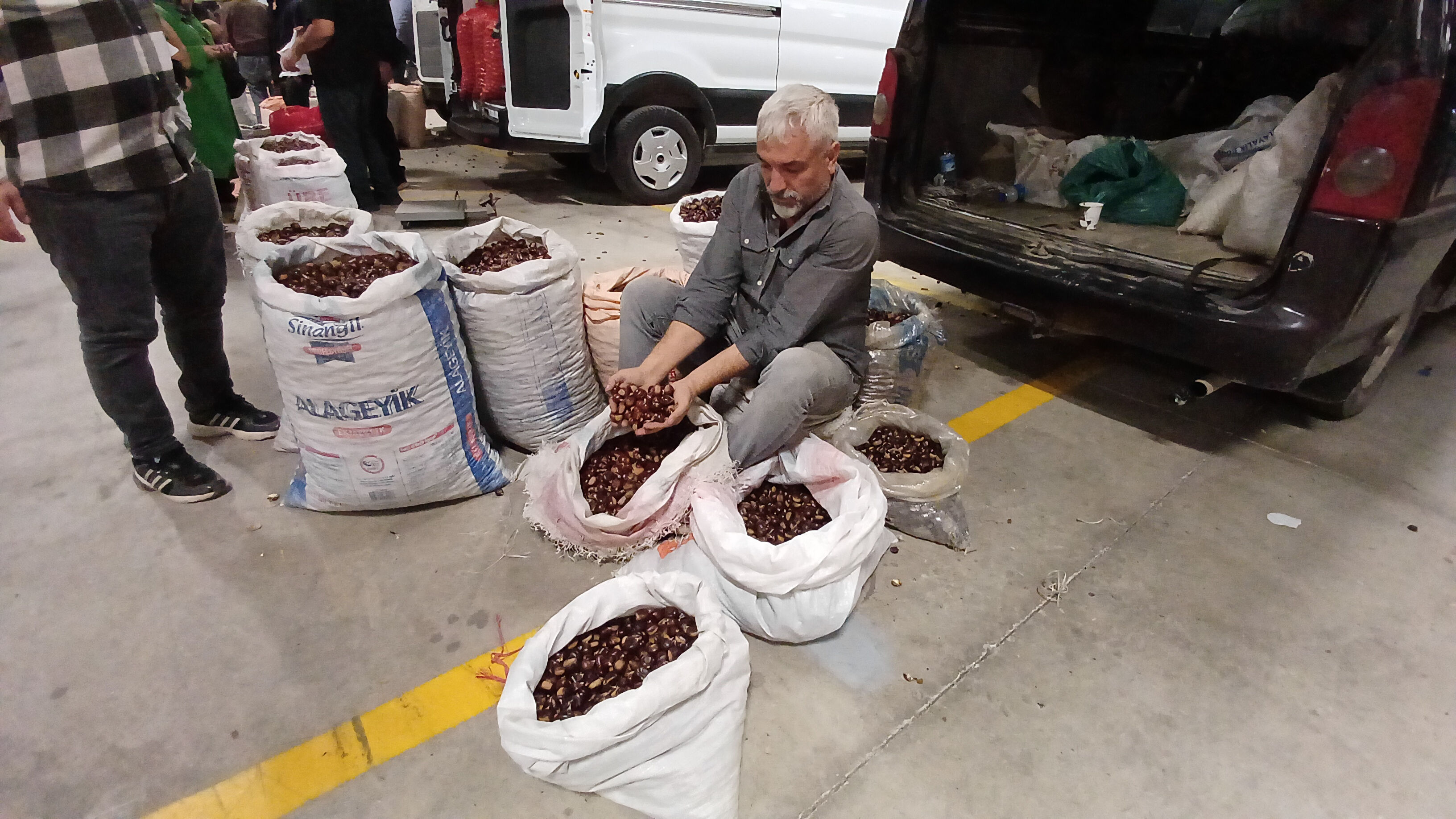 Türkiye'nin dört bir yanından Düzce'ye akın ediyorlar! Kilosu 200 TL, kapış kapış satılıyor - 2. Resim