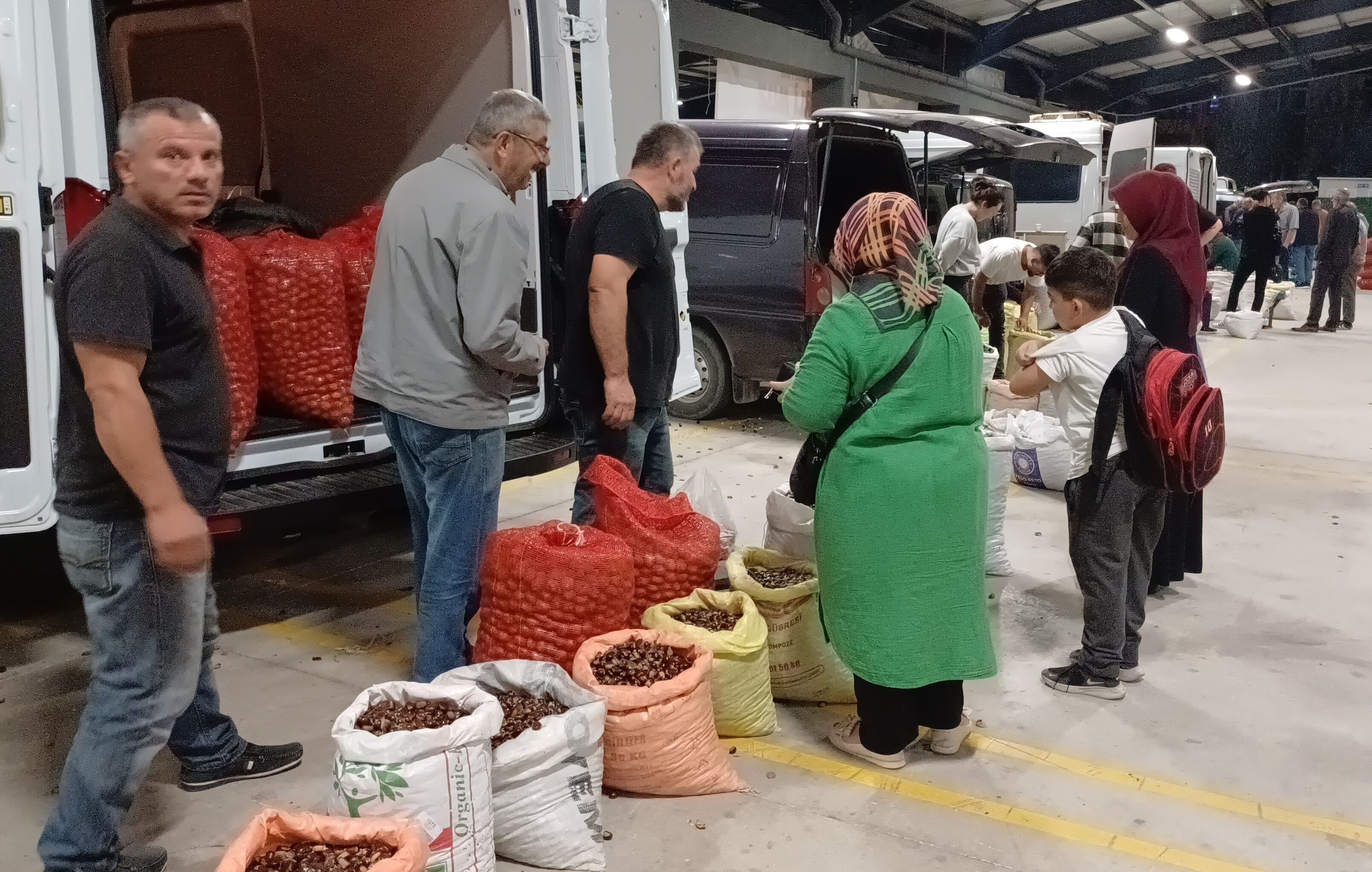 Türkiye'nin dört bir yanından Düzce'ye akın ediyorlar! Kilosu 200 TL, kapış kapış satılıyor - 1. Resim