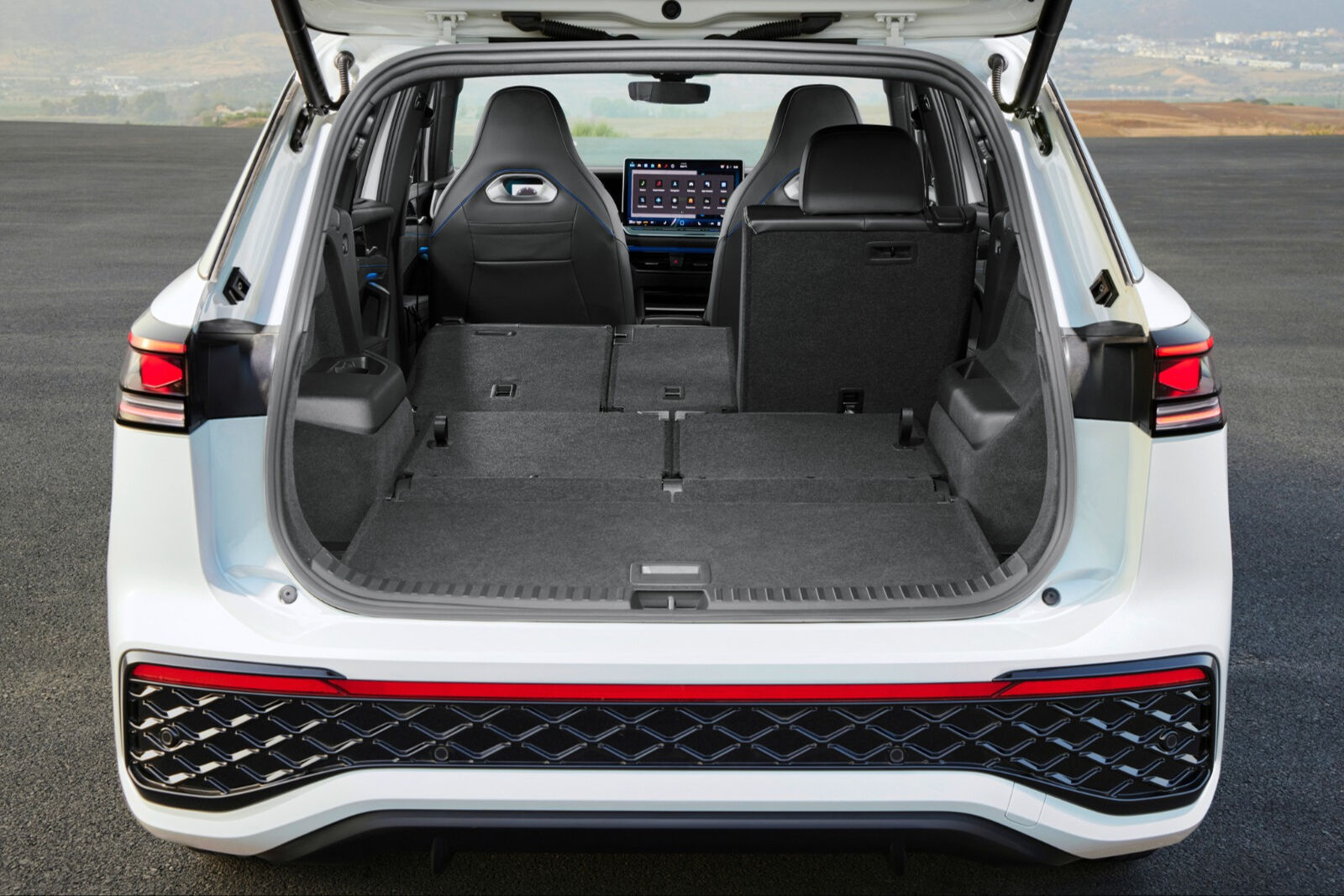 Volkswagen'in yeni SUV aracı Tayron 2025'te Türkiye'de!  7 koltuklu, hibrit menzili 850 km - 2. Resim