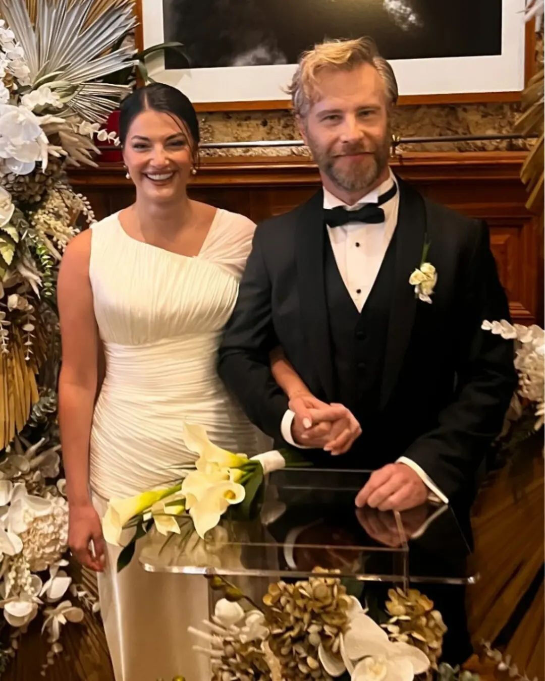 Yabancı Damat'ın Niko'su Özgür Çevik evlendi! İşte düğünden ilk kareler... Yabancı Damat'ın Niko'su Özgür Çevik evlendi! İşte düğünden ilk kareler... - 3. Resim